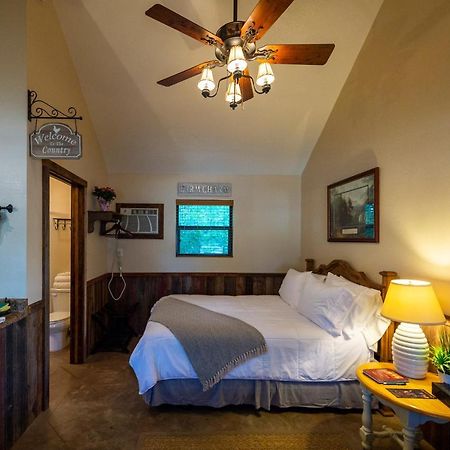 Cabin 1 Rental 15 Minutes From Magnolia And Baylor 웨이코 외부 사진