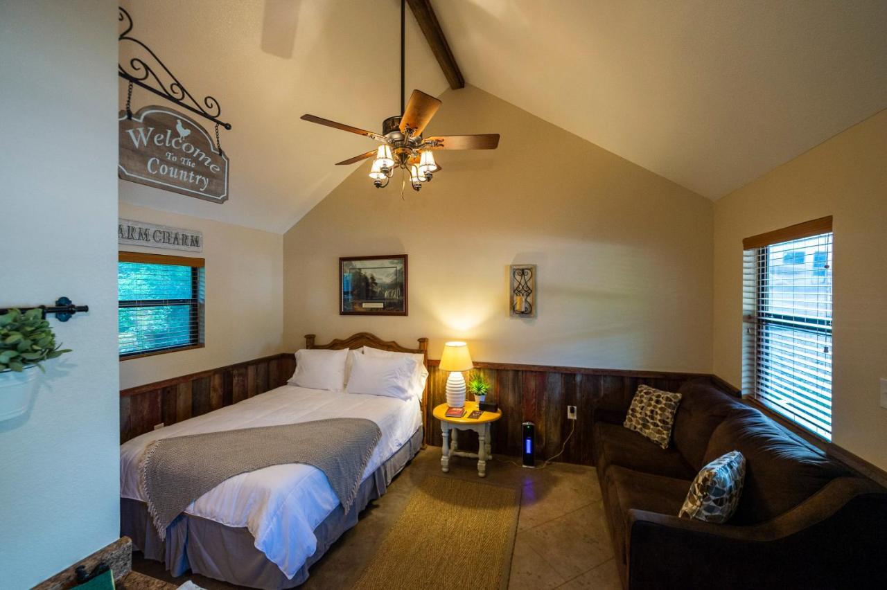 Cabin 1 Rental 15 Minutes From Magnolia And Baylor 웨이코 외부 사진