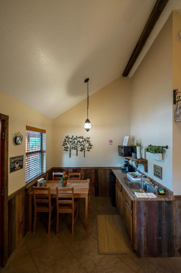 Cabin 1 Rental 15 Minutes From Magnolia And Baylor 웨이코 외부 사진