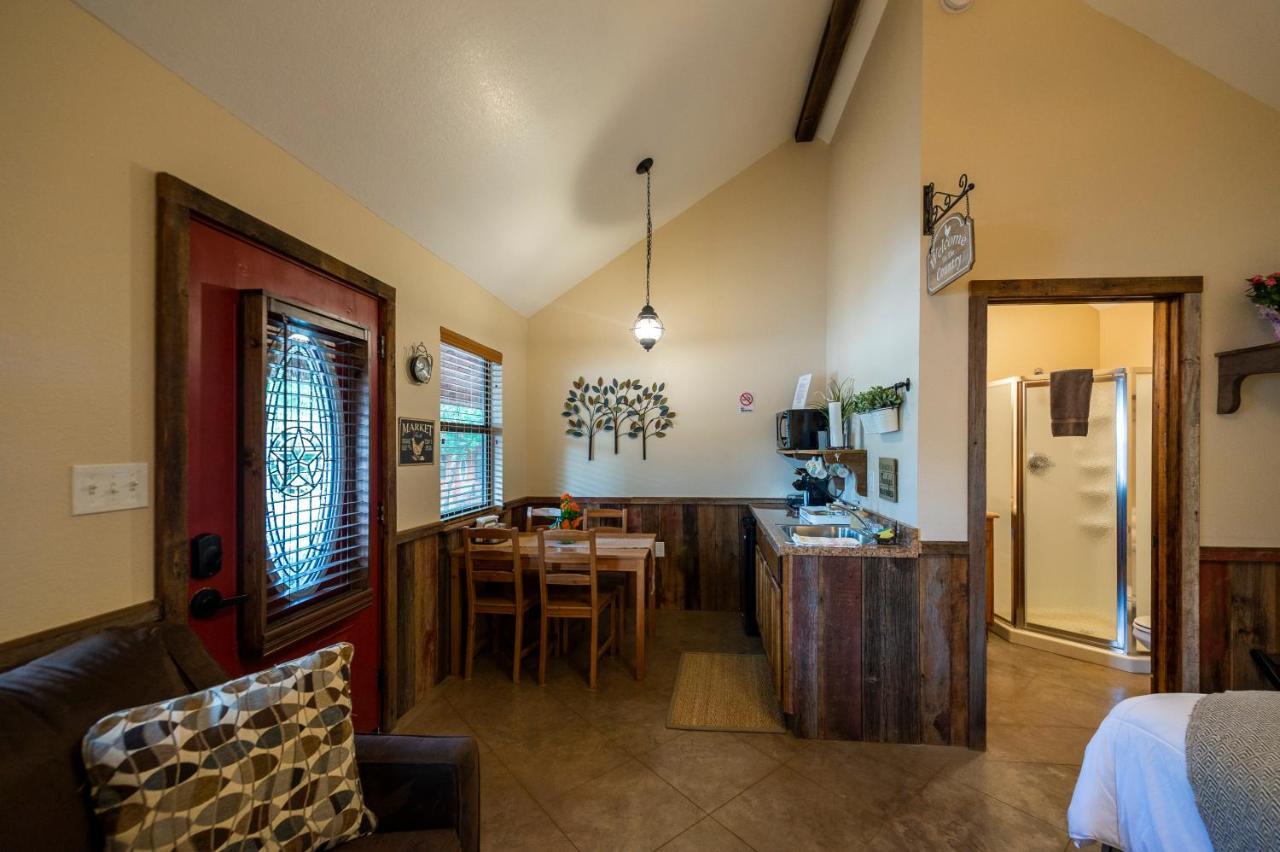 Cabin 1 Rental 15 Minutes From Magnolia And Baylor 웨이코 외부 사진
