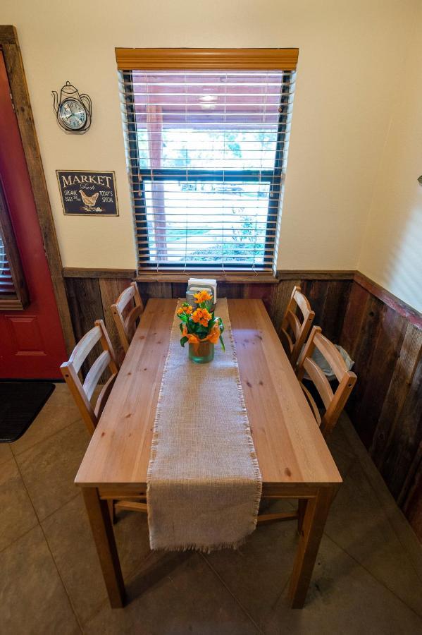 Cabin 1 Rental 15 Minutes From Magnolia And Baylor 웨이코 외부 사진